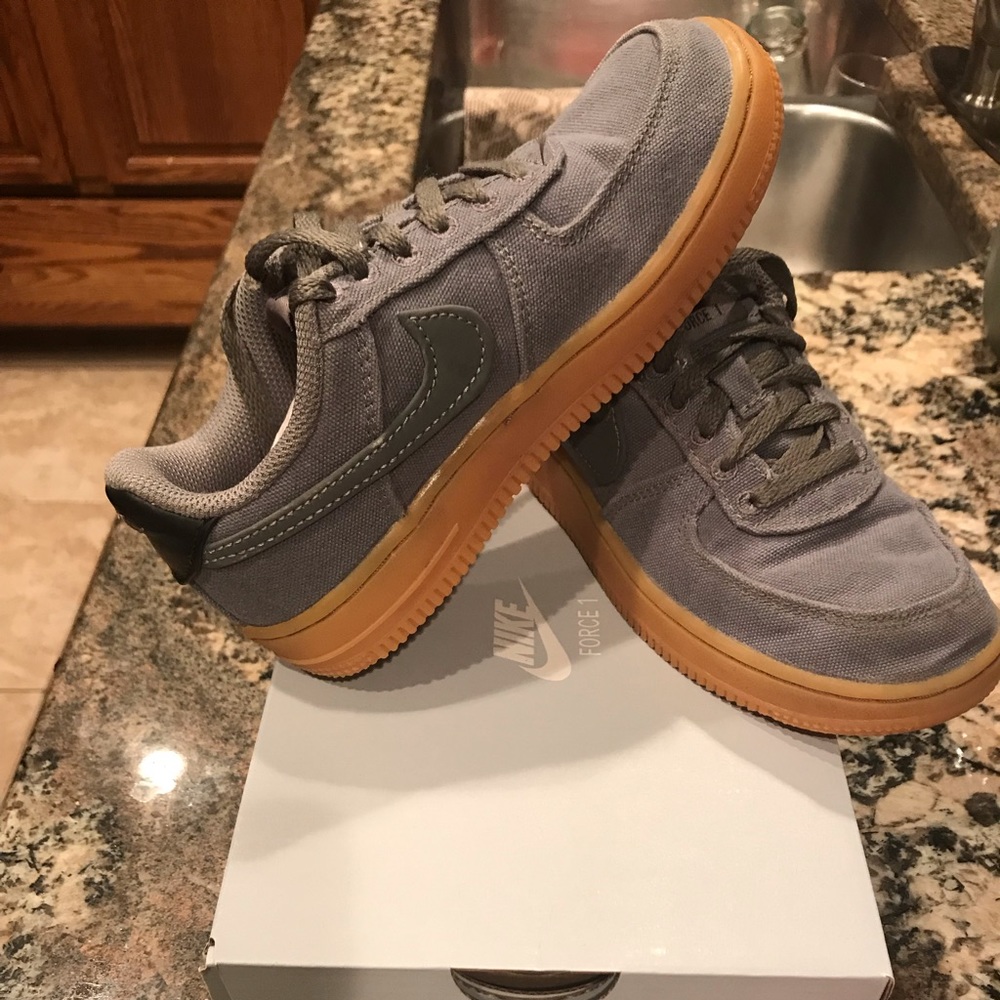Gently used Nike Air Force 1 LV8 Size 13c